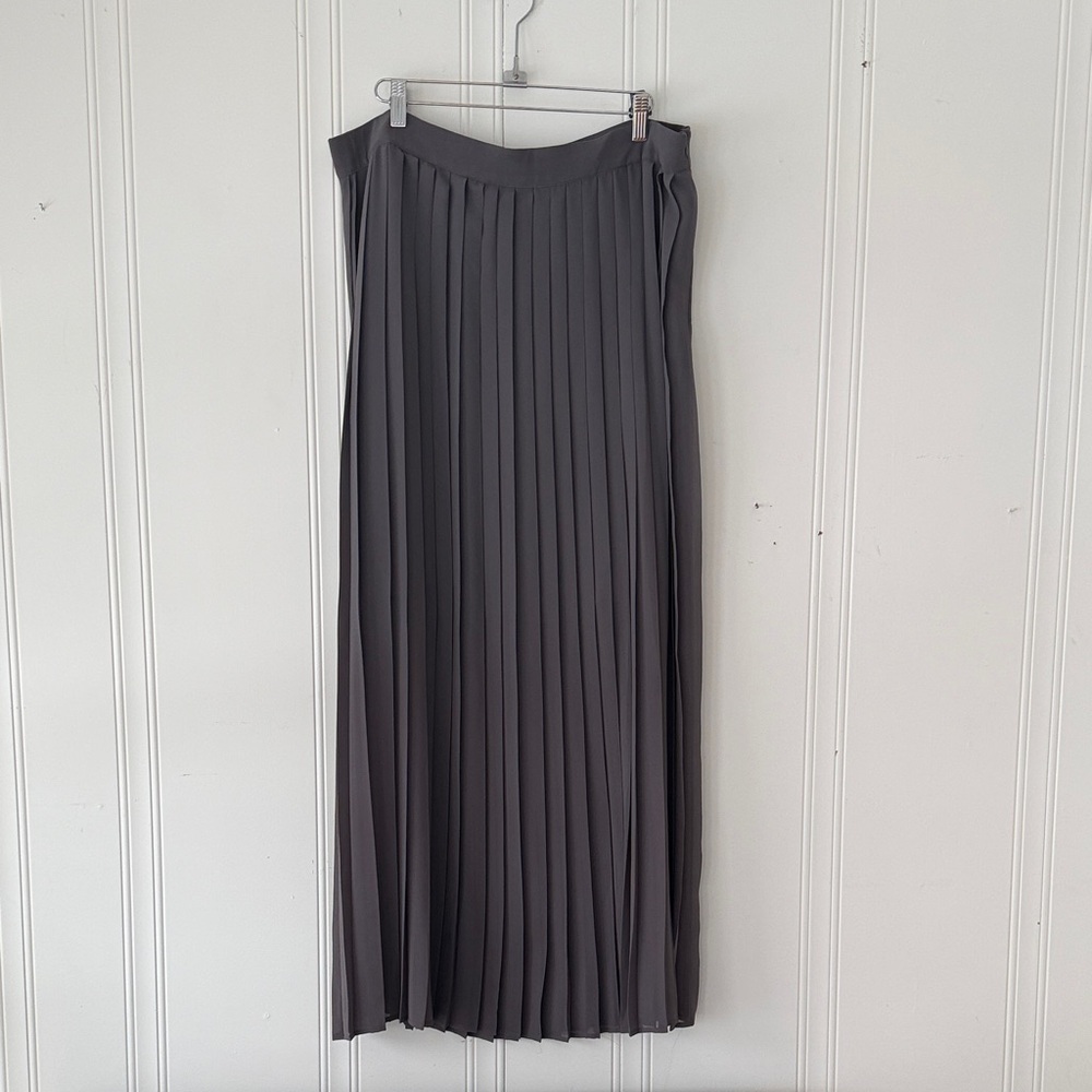 BCBG MaxAzria Gray Pleated Skirt